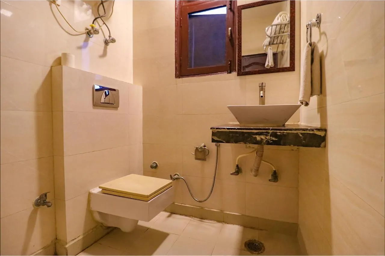 Fabhotel Palm Court Delhi